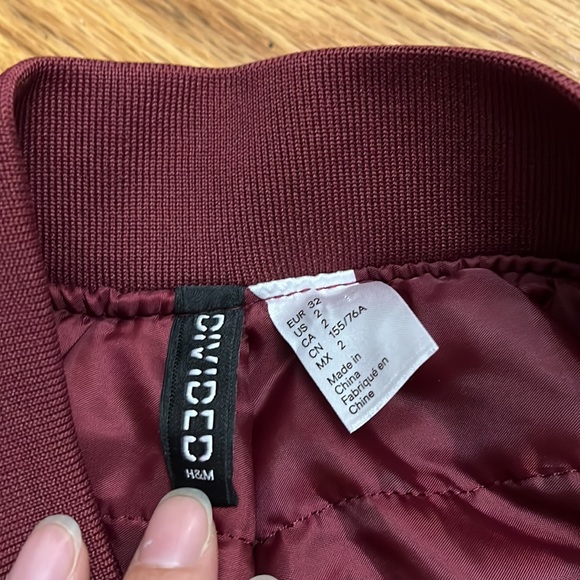 Divided H &M maroon jacket light puff zipper 2 pockets - Picture 2 of 10